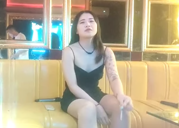 灯红酒绿佳人纷至沓来近景 爆 操 0 0后骚 妹 激情四 射 必看